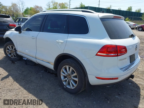 2013 Volkswagen Touareg Sport с VIN WVGEP9BP4DD013215, выставлен на аукционе IAAI как лот 42154801 с пробегом 159 556 миль миль и . История ставок и продаж доступна на DreamBid. Изображение 3.