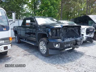 2019 GMC Sierra 2500HD Denali z VIN 1GT12SEY2KF234777, wystawiony jako IAAI lot #42198892 z przebiegiem 31 836 mil mil oraz . Historia ofert i sprzedaży dostępna na DreamBid. Obrazek 1.