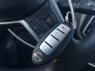 2020 Nissan Kicks SV z VIN 3N1CP5CV6LL573962, wystawiony jako IAAI lot #41783534 z przebiegiem 32 247 mil mil oraz . Historia ofert i sprzedaży dostępna na DreamBid. Obrazek 11.