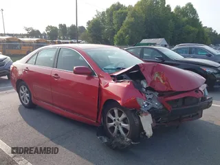 2011 Toyota Camry LE z VIN 4T1BF3EKXBU145752, wystawiony jako IAAI lot #40278431 z przebiegiem 174 130 mil mil oraz . Historia ofert i sprzedaży dostępna na DreamBid. Obrazek 1.