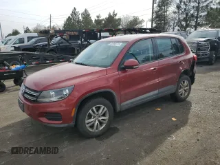2012 Volkswagen Tiguan SE z VIN WVGBV7AX2CW096449, wystawiony jako Copart lot #43999775 z przebiegiem 70 831 mil mil oraz Szkoda całkowita • Salvage title. Historia ofert i sprzedaży dostępna na DreamBid. Obrazek 1.