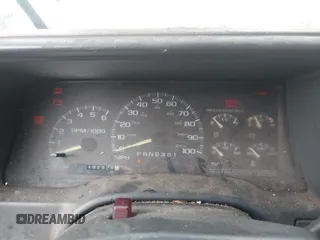 2000 GMC Sierra 3500 z VIN 1GDGC34R1YF451961, wystawiony jako IAAI lot #42246911 z przebiegiem 192 926 mil mil oraz . Historia ofert i sprzedaży dostępna na DreamBid. Obrazek 7.