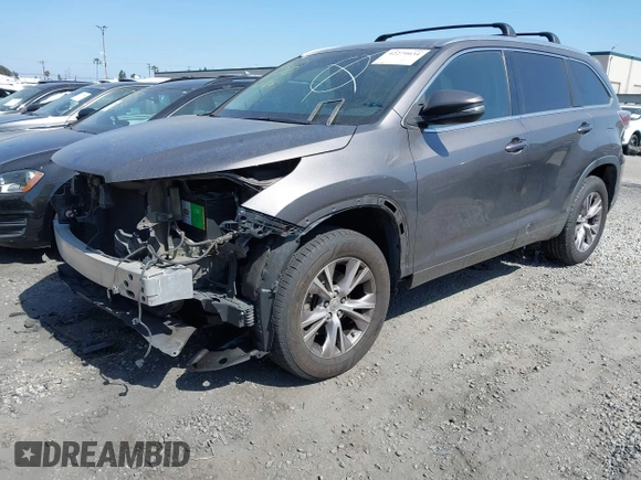 2015 Toyota Highlander XLE z VIN 5TDKKRFH8FS050848, wystawiony jako IAAI lot #42279034 z przebiegiem 101 053 mil mil oraz . Historia ofert i sprzedaży dostępna na DreamBid. Obrazek 23.