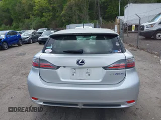 2013 Lexus CT 200h z VIN JTHKD5BH4D2165247, wystawiony jako IAAI lot #42191913 z przebiegiem 113 331 mil mil oraz . Historia ofert i sprzedaży dostępna na DreamBid. Obrazek 16.