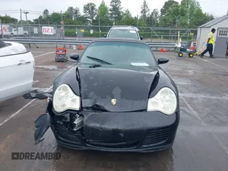 2005 Porsche 911 Carrera z VIN WP0CA299X5S650179, wystawiony jako IAAI lot #42123937 z przebiegiem 52 437 mil mil oraz . Historia ofert i sprzedaży dostępna na DreamBid. Obrazek 12.