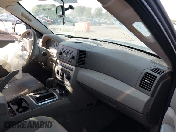 2005 Jeep Grand Cherokee Laredo z VIN 1J4GR48KX5C593240, wystawiony jako IAAI lot #40390746 z przebiegiem 177 646 mil mil oraz . Historia ofert i sprzedaży dostępna na DreamBid. Obrazek 5.