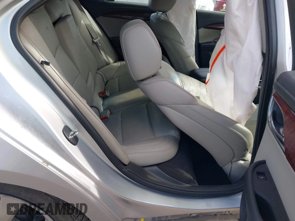 2015 Cadillac ATS Luxury RWD z VIN 1G6AB5RXXF0123831, wystawiony jako IAAI lot #40754245 z przebiegiem Nie podano mil oraz . Historia ofert i sprzedaży dostępna na DreamBid. Obrazek 8.