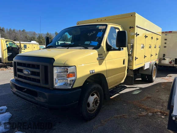 2019 Ford Econoline Commercial z VIN 1FDXE4FS9KDC52269, wystawiony jako Copart lot #55432225 z przebiegiem 150 315 mil mil oraz Tytuł czysty. Historia ofert i sprzedaży dostępna na DreamBid. Obrazek 2.