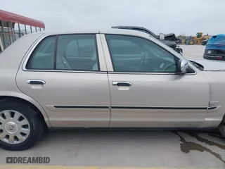 2007 Mercury Grand Marquis LS with VIN 2MEHM75V87X612932, listed as a IAAI auction lot 41697881 with 189,400 mi miles. Bid and sale history available at carsss.com. Image 13.