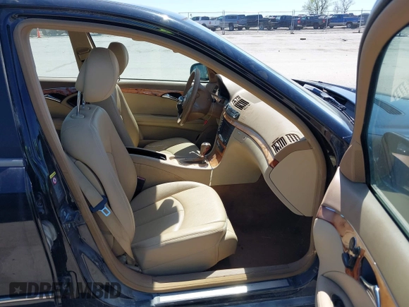 2008 Mercedes-Benz E-Class Luxury 3.5L with VIN WDBUF87X48B200170, listed as a IAAI auction lot 42142041 with 194,391 mi miles. Bid and sale history available at carsss.com. Image 5.