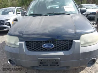 2007 Ford Escape XLS with VIN 1FMYU02Z47KA61994, listed as a IAAI auction lot 41795139 with 128,846 mi miles. Bid and sale history available at carsss.com. Image 6.
