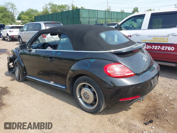 2013 Volkswagen Beetle 2.5L z VIN 3VW5X7AT5DM805978, wystawiony jako IAAI lot #42429397 z przebiegiem 62 408 mil mil oraz . Historia ofert i sprzedaży dostępna na DreamBid. Obrazek 3.