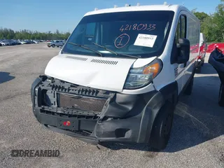 2017 Ram ProMaster Cargo z VIN 3C6TRVAG9HE546267, wystawiony jako IAAI lot #42180933 z przebiegiem 78 805 mil mil oraz . Historia ofert i sprzedaży dostępna na DreamBid. Obrazek 6.