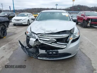 2012 Ford Taurus SHO z VIN 1FAHP2KT6CG142954, wystawiony jako IAAI lot #41526760 z przebiegiem 187 887 mil mil oraz . Historia ofert i sprzedaży dostępna na DreamBid. Obrazek 12.