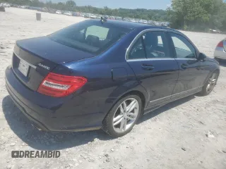 2012 Mercedes-Benz C 300 Sport z VIN WDDGF8BB5CR212988, wystawiony jako Copart lot #62689835 z przebiegiem 94 782 mil mil oraz Szkoda całkowita • Salvage title. Historia ofert i sprzedaży dostępna na DreamBid. Obrazek 3.