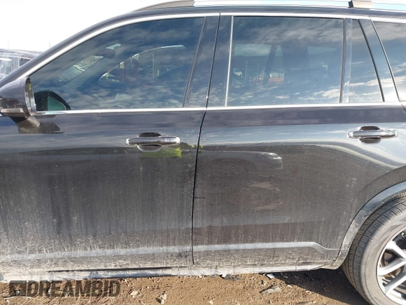 2018 Volvo XC90 Momentum with VIN YV4102CK5J1382547, listed as a IAAI auction lot 41288483 with 117,186 mi miles and . Bid and sale history available at DreamBid. Image 14.