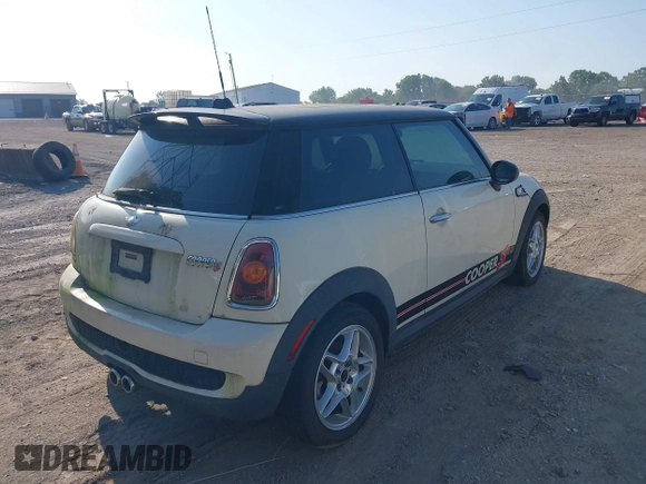 2007 MINI Hardtop S z VIN WMWMF73567TL88079, wystawiony jako IAAI lot #42820770 z przebiegiem Nie podano mil oraz . Historia ofert i sprzedaży dostępna na DreamBid. Obrazek 4.
