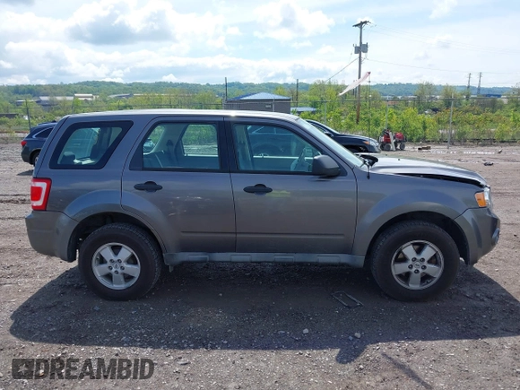 2009 Ford Escape XLS z VIN 1FMCU02709KC11692, wystawiony jako IAAI lot #42202890 z przebiegiem 155 243 mil mil oraz . Historia ofert i sprzedaży dostępna na DreamBid. Obrazek 13.