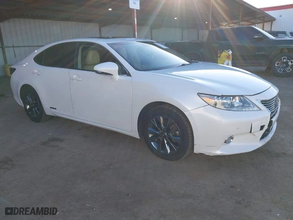 2013 Lexus ES 300h Hybrid with VIN JTHBW1GG1D2029614, listed as a IAAI auction lot 41657061 with 270,807 mi miles. Bid and sale history available at carsss.com. Image 1.