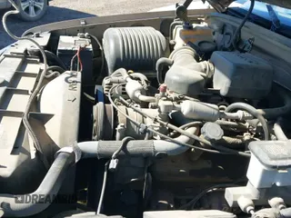 1996 Chevrolet Silverado 1500 z VIN 2GCEC19M0T1184051, wystawiony jako IAAI lot #43255350 z przebiegiem 233 433 mil mil oraz . Historia ofert i sprzedaży dostępna na DreamBid. Obrazek 14.