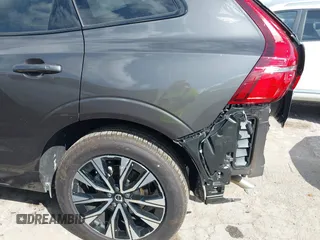 2025 Volvo XC60 Plus с VIN YV4M12RCXS1175731, выставлен на аукционе IAAI как лот 42421989 с пробегом 4 088 миль миль и . История ставок и продаж доступна на DreamBid. Изображение 6.