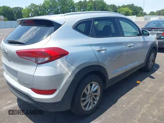 2016 Hyundai Tucson SE z VIN KM8J3CA40GU123598, wystawiony jako IAAI lot #42352806 z przebiegiem 95 622 mil mil oraz . Historia ofert i sprzedaży dostępna na DreamBid. Obrazek 4.