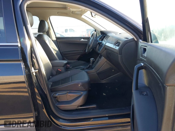 2021 Volkswagen Tiguan SE z VIN 3VV3B7AX0MM080853, wystawiony jako IAAI lot #42406539 z przebiegiem 73 295 mil mil oraz . Historia ofert i sprzedaży dostępna na DreamBid. Obrazek 5.