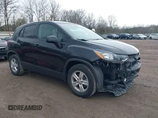 2019 Chevrolet Trax LS with VIN 3GNCJKSB1KL386803, listed as a IAAI auction lot 41832867 with 107,462 mi miles. Bid and sale history available at carsss.com. Image 1.