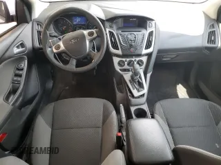 2014 Ford Focus SE z VIN 1FADP3K22EL119306, wystawiony jako Copart lot #56653505 z przebiegiem 109 021 mil mil oraz Czysty tytuł • Clean title. Historia ofert i sprzedaży dostępna na DreamBid. Obrazek 8.