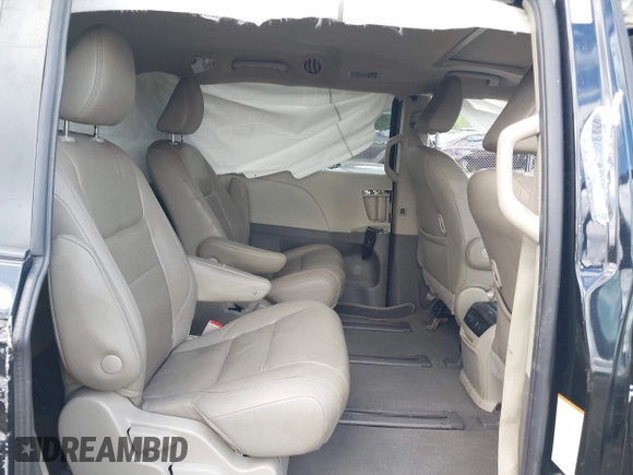 2020 Toyota Sienna XLE z VIN 5TDDZ3DC4LS232650, wystawiony jako IAAI lot #42332566 z przebiegiem 141 971 mil mil oraz . Historia ofert i sprzedaży dostępna na DreamBid. Obrazek 8.