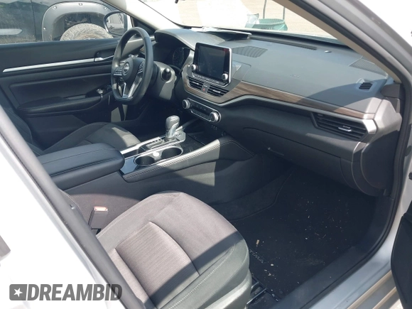 2023 Nissan Altima SV z VIN 1N4BL4DV0PN385186, wystawiony jako IAAI lot #42421832 z przebiegiem 44 341 mil mil oraz . Historia ofert i sprzedaży dostępna na DreamBid. Obrazek 5.