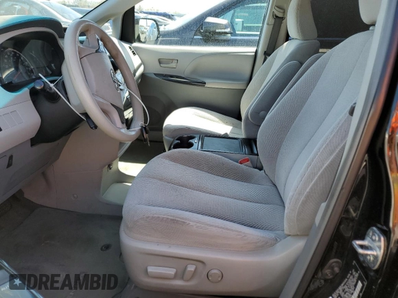 2014 Toyota Sienna LE AAS z VIN 5TDKK3DC0ES432309, wystawiony jako Copart lot #54094805 z przebiegiem 139 342 mil mil oraz Szkoda całkowita • Salvage title. Historia ofert i sprzedaży dostępna na DreamBid. Obrazek 7.