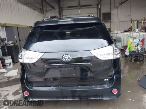 2011 Toyota Sienna SE with VIN 5TDXK3DCXBS067929, listed as a IAAI auction lot 41552044 with 203,697 mi miles. Bid and sale history available at carsss.com. Image 17.