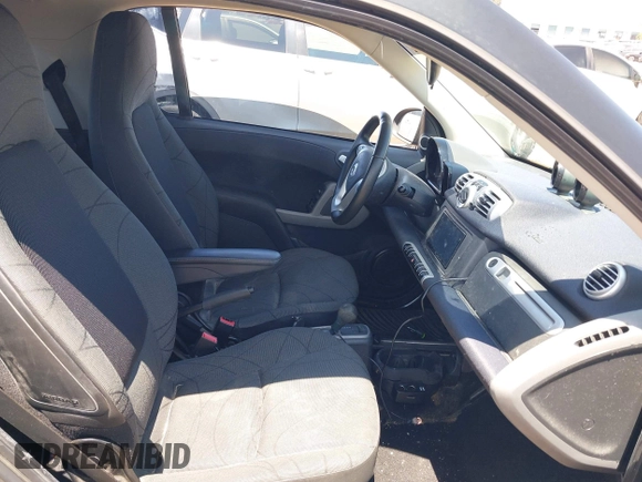 2013 Smart fortwo Pure with VIN WMEEJ3BA8DK619600, listed as a IAAI auction lot 42660006 with Not provided miles and . Bid and sale history available at DreamBid. Image 5.