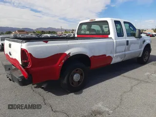 2008 Ford F-250 XL with VIN 1FTSX20508EE35630, listed as a Copart auction lot 53877234 with 117,312 mi miles and Clean title. Bid and sale history available at DreamBid. Image 3.