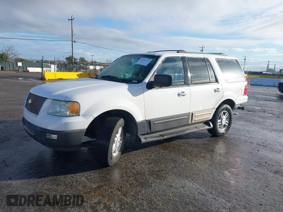 2004 Ford Expedition Special Service with VIN 1FMRU15W04LA07318, listed as a IAAI auction lot 41522727 with 231,051 mi miles. Bid and sale history available at carsss.com. Image 18.