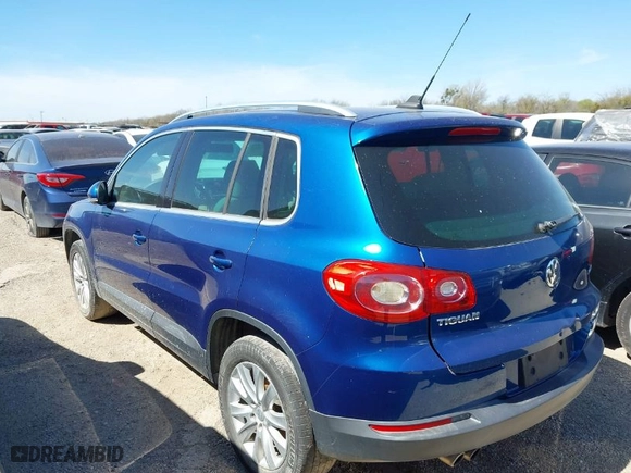 2009 Volkswagen Tiguan S with VIN WVGAV75N49W500610, listed as a IAAI auction lot 41813423 with 243,126 mi miles. Bid and sale history available at carsss.com. Image 3.