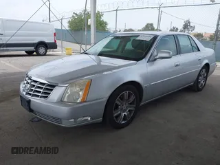 2009 Cadillac DTS 1SE z VIN 1G6KD57919U116072, wystawiony jako IAAI lot #42354693 z przebiegiem 172 822 mil mil oraz . Historia ofert i sprzedaży dostępna na DreamBid. Obrazek 2.