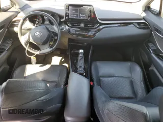 2020 Toyota C-HR LE z VIN JTNKHMBXXL1068125, wystawiony jako Copart lot #58858865 z przebiegiem 43 805 mil mil oraz Szkoda całkowita • Salvage title. Historia ofert i sprzedaży dostępna na DreamBid. Obrazek 8.
