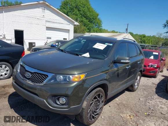 2013 Kia Sorento EX with VIN 5XYKU4A67DG331097, listed as a IAAI auction lot 42058818 with 173,120 mi miles. Bid and sale history available at carsss.com. Image 2.
