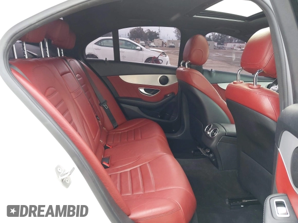2019 Mercedes-Benz C 300 z VIN 55SWF8DB6KU315584, wystawiony jako IAAI lot #42114660 z przebiegiem 60 770 mil mil oraz . Historia ofert i sprzedaży dostępna na DreamBid. Obrazek 8.