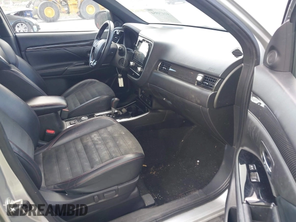 2020 Mitsubishi Outlander ES z VIN JA4AZ3A37LZ042888, wystawiony jako IAAI lot #41474954 z przebiegiem 98 616 mil mil oraz . Historia ofert i sprzedaży dostępna na DreamBid. Obrazek 5.