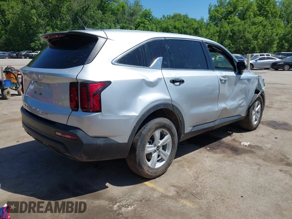 2022 Kia Sorento LX with VIN 5XYRGDLC8NG113406, listed as a IAAI auction lot 42226699 with 60,848 mi miles and . Bid and sale history available at DreamBid. Image 4.
