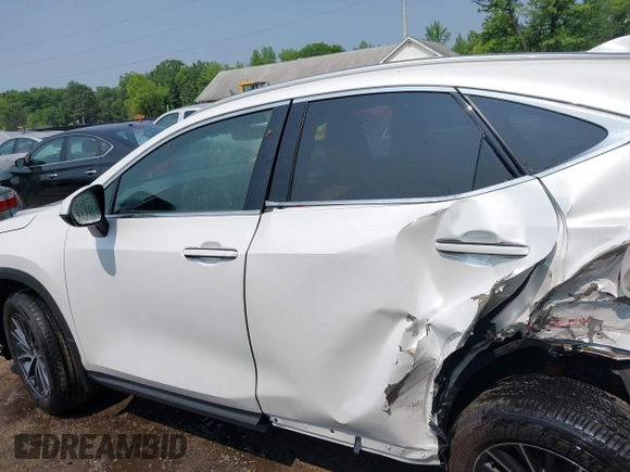 2024 Lexus NX 350h Premium z VIN 2T2GKCEZ2RC020010, wystawiony jako IAAI lot #42469214 z przebiegiem 10 505 mil mil oraz . Historia ofert i sprzedaży dostępna na DreamBid. Obrazek 14.