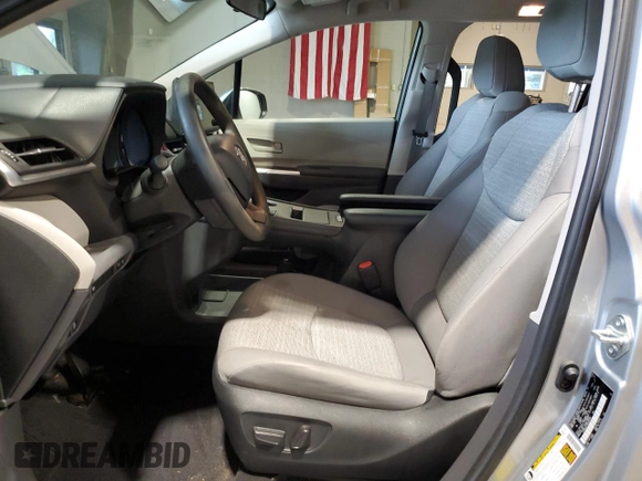 2022 Toyota Sienna LE with VIN 5TDKRKEC2NS090169, listed as a Copart auction lot 60974515 with 83,746 mi miles and Salvage title. Bid and sale history available at DreamBid. Image 7.