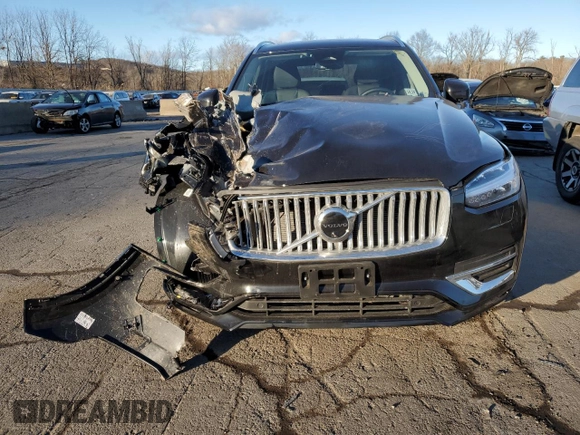 2025 Volvo XC90 Plus with VIN YV4062PE5S1303927, listed as a Copart auction lot 87924795 with Not Provided miles and Salvage Title. Bid and sale history available at DreamBid. Image 5.
