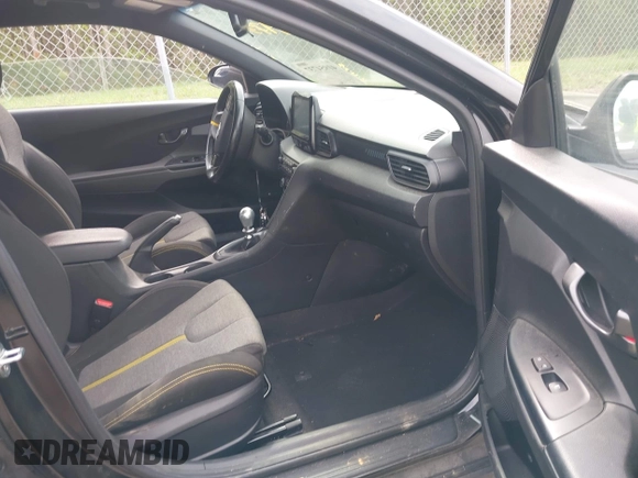 2019 Hyundai Veloster Turbo z VIN KMHTH6AB3KU020159, wystawiony jako IAAI lot #41954737 z przebiegiem 152 070 mil mil oraz . Historia ofert i sprzedaży dostępna na DreamBid. Obrazek 5.