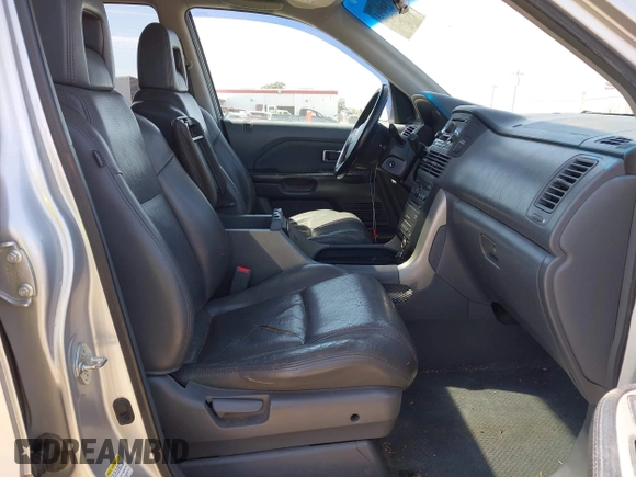 2005 Honda Pilot EX-L with RES with VIN 2HKYF18685H569818, listed as a IAAI auction lot 41948993 with 231,416 mi miles. Bid and sale history available at carsss.com. Image 5.