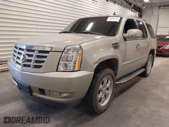 2007 Cadillac Escalade with VIN 1GYFK638X7R138864, listed as a IAAI auction lot 42088742 with 195,192 mi miles. Bid and sale history available at carsss.com. Image 2.