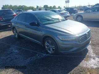 2019 Volkswagen Jetta S z VIN 3VWCB7BU9KM215129, wystawiony jako IAAI lot #42027301 z przebiegiem 28 255 mil mil oraz . Historia ofert i sprzedaży dostępna na DreamBid. Obrazek 1.